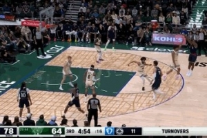 也在延续！小卡三分自信出手飙中 连续第51场得分20+