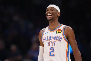 华莱士：SGA利用牵制力为我们创造了空位机会 我们也有信心投进