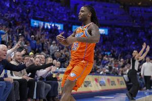 华莱士：不会刻意追求入选最佳防守阵容 但若能得到这意义重大