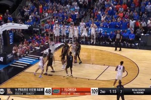 分差过大派上“吉祥物”~佛罗里达大学2米36中锋里乌扣篮！