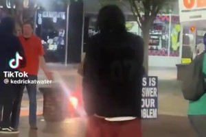 被裁后放飞自我！网友拍到杰登·艾维在街头进行布道宣讲…